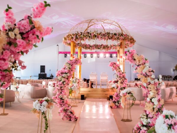 Lanterns and Candles Aisle Decor Lanterns and Candles Aisle Decor